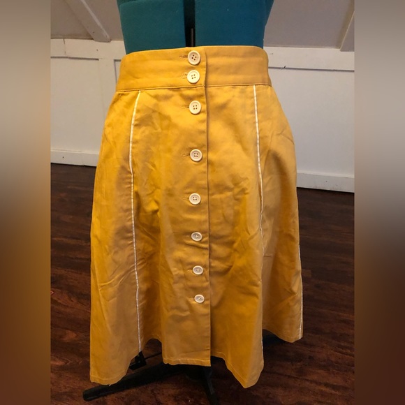 Mustard Yellow ModCloth A-Line Button Down Skirt with Pockets, M - Picture 3 of 6